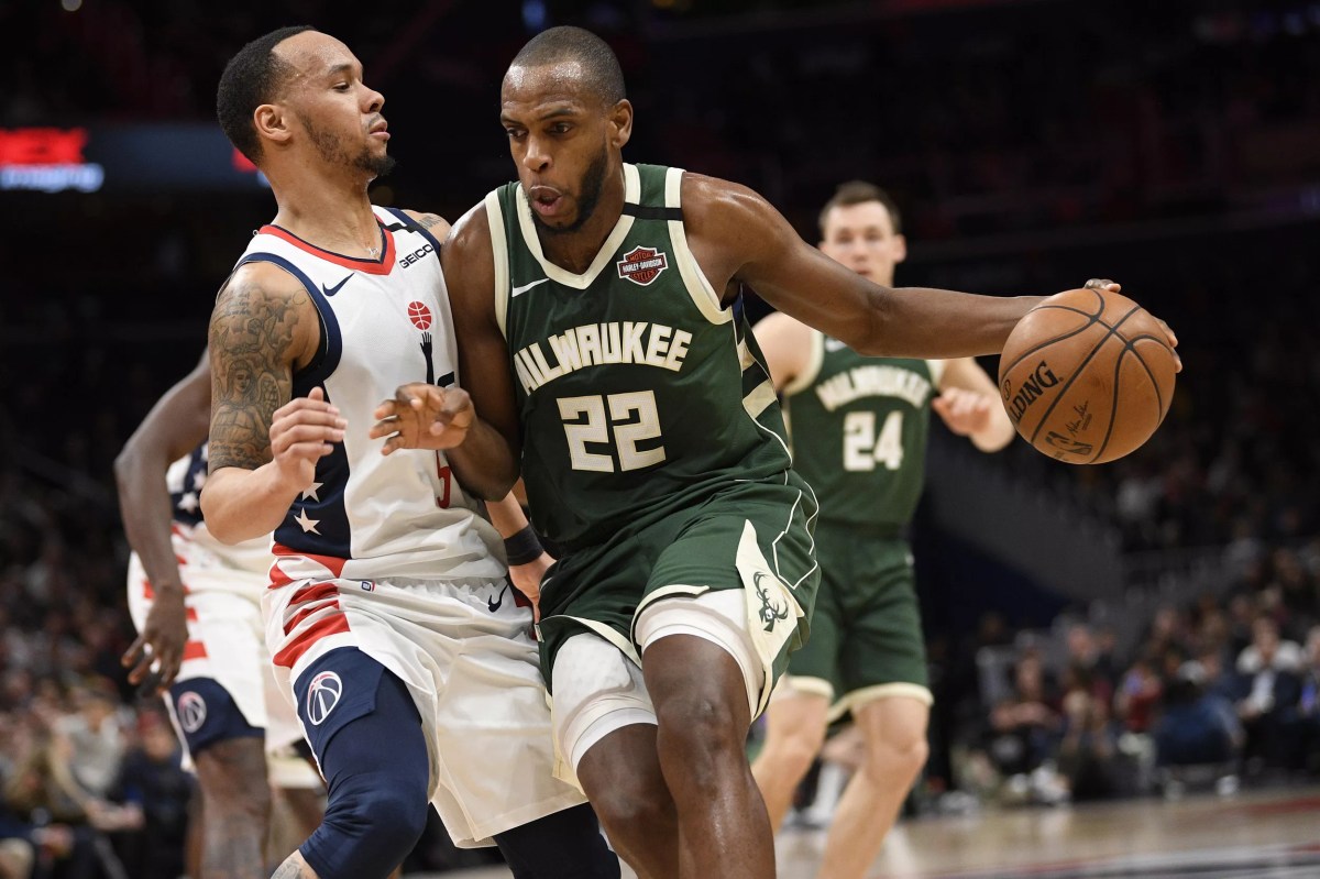 Khris Middleton scores 8 while coming off bench in Bucks win - ESPN